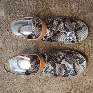 Carlos by Carlos Santana Bambi Wedge  Sandal